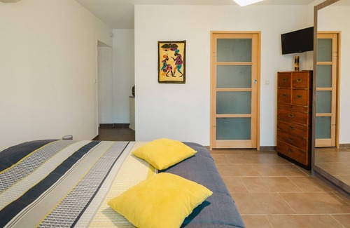 Parigne-lʼEveque Bed & Breakfast | The house is located 7kms from the 24h circuit