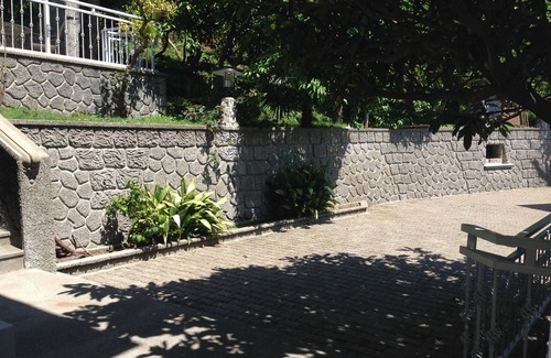 Mtsvane Kontskhi House | The house is located by the botanical garden, with access to the Cape Capebeach.