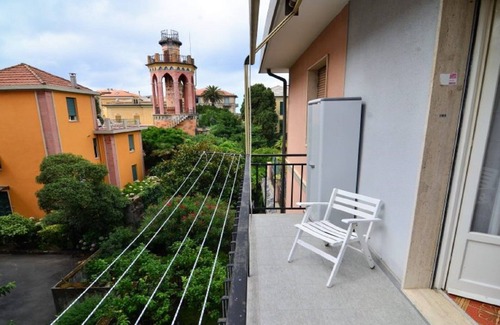 Levanto Apartment | The house of Ambra, 100m. from beach, balconies-parking-wi-fi- A. C.- ascens