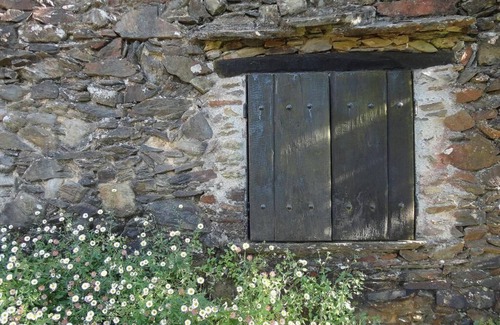 Lousa Cottage | The House of Books