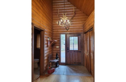 Hayward Cabin | The House on Round - Book for Fall Colors Now! Kayaks Included!