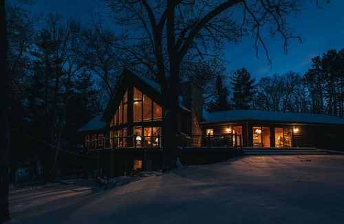 Hayward Cabin | The House on Round - Book for Fall Colors Now! Kayaks Included!