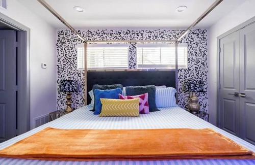 Neartown Apartment | The Houston Purple: Eccentric Hidden Gem
