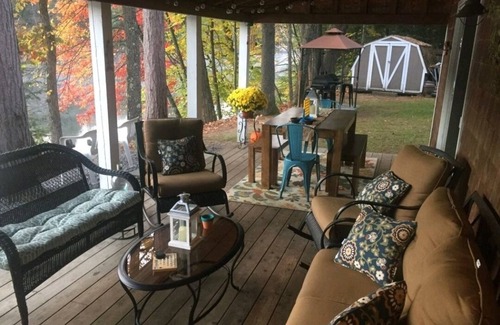 Corinth House | The Hudson Hideaway (waterfront home)