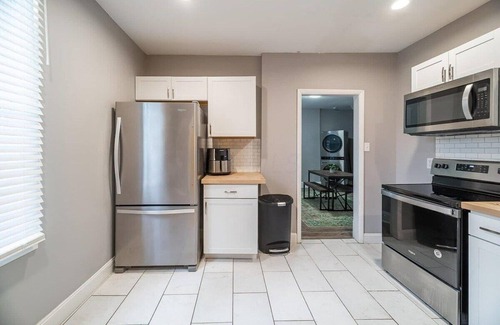 Columbus House | The Hungarian Village Spot - 2 BR and Fenced Yard