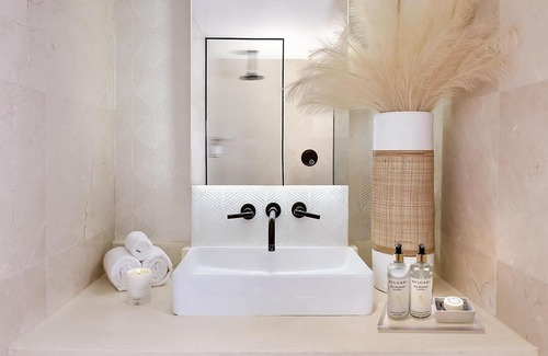 Wilshire Montana Hotel | The Huntley Hotel