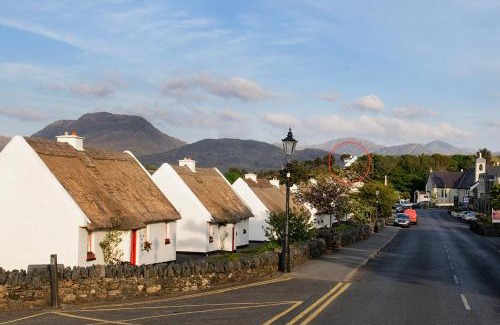 Tullycross Apartment | The Hut at Baywatch Bed & Breakfast