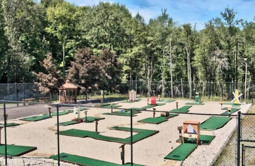 Pocono Summit Apartment | The Hut House 3BR, 3BA, Game Room Massage Chair!