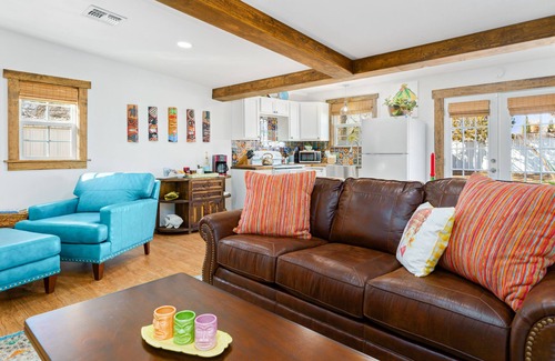 Heart of Lubbock House | The Hut - Lubbock, TX with an Island Flair!