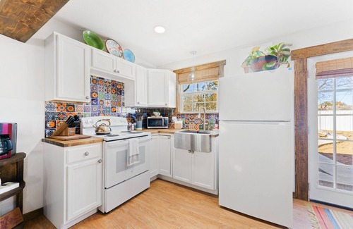 Heart of Lubbock House | The Hut - Lubbock, TX with an Island Flair!