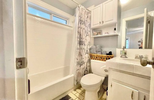Hancock Apartment | The Hyde Park Hideaway - Centrally-Located, Cozy Guesthouse - Explore ATX!