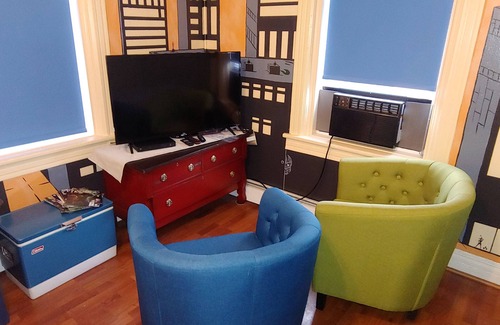 New Castle Hotel | The Iceberg Lounge at the Ore House Inn