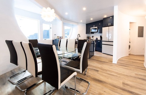 Intermountain Condo | THE ICONIC Vail Ski Dome with Amazing Views, New remodel. Free Parking at Vail