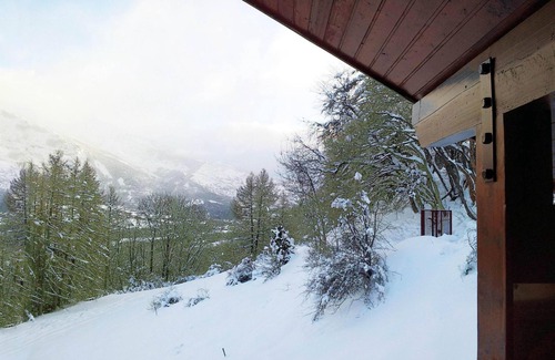 Saint-Leger-les-Melezes Apartment | The ideal apartment for winter sports vacations, 200m from the slopes. Champsaur