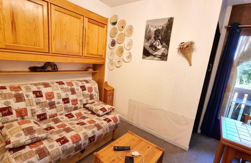 Saint-Leger-les-Melezes Apartment | The ideal apartment for winter sports vacations, 200m from the slopes. Champsaur