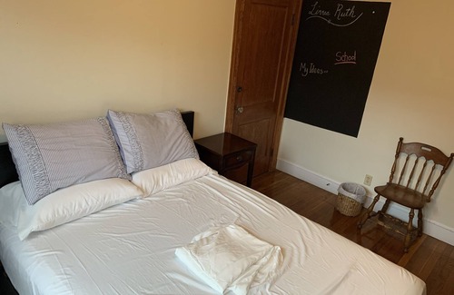 Oak Square Bed & Breakfast | "The In & Out Room" at TPH - Boston