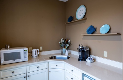 Kemble Bed & Breakfast | The Inn at Cobble Beach