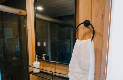 Knoxville Cabin | The Iris: Secluded Nordic style tiny home