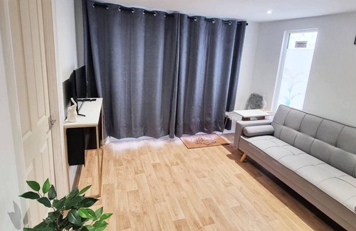 Seacroft Cabin | The Ivy guest house - near Roundhay Park