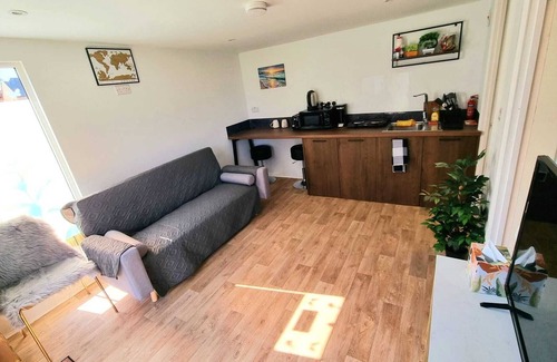 Seacroft Cabin | The Ivy guest house - near Roundhay Park