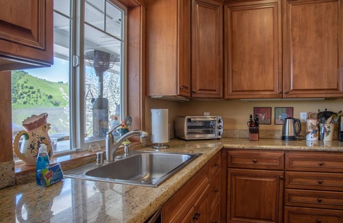 Bradley House | The J's Nest is a Country Delight!