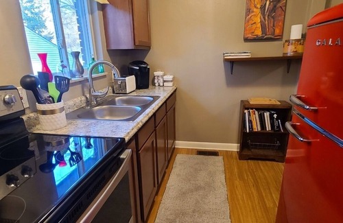 Dayton Apartment | The Jackie O ~ One Bedroom Relaxing Retreat