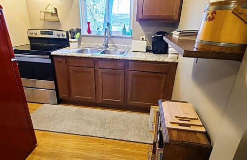 Dayton Apartment | The Jackie O ~ One Bedroom Relaxing Retreat