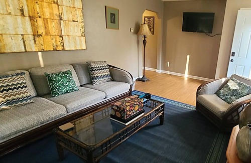 Dayton Apartment | The Jackie O ~ One Bedroom Relaxing Retreat