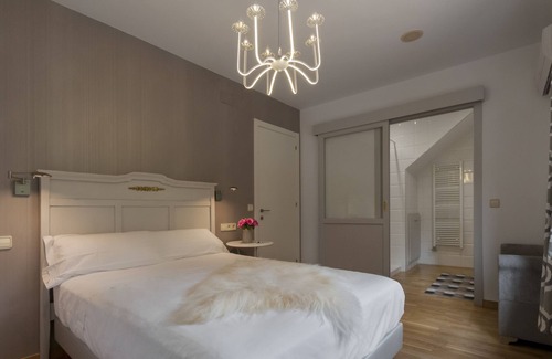 Lleida Bed & Breakfast | The jardin de l'avet, a unique villa in the center of the city