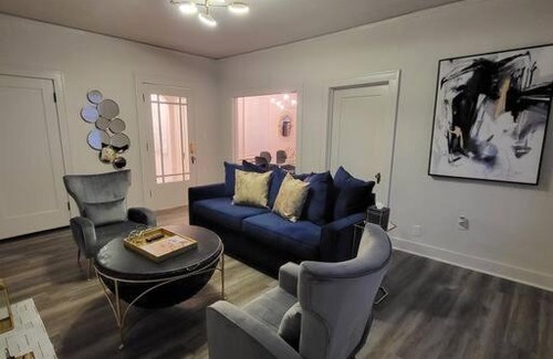 East of Broadway Apartment | The Jasmine On Main