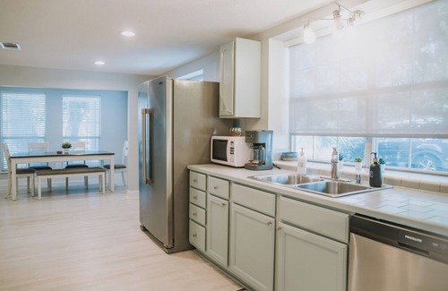 Ocean Springs House | The Jeff - perfect location in Ocean Springs. Walk to downtown! Near the beach!