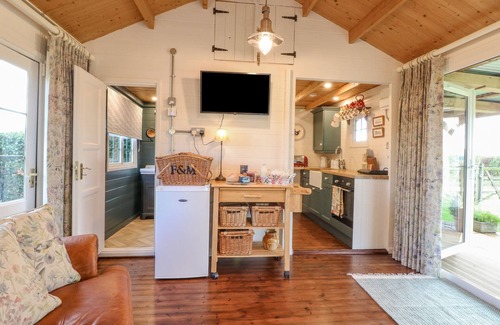 Rugeley Cottage | THE JENNY WRENNERY, romantic, character holiday cottage in Rugeley