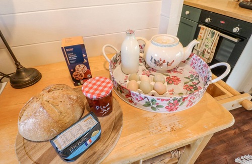 Rugeley Cottage | THE JENNY WRENNERY, romantic, character holiday cottage in Rugeley