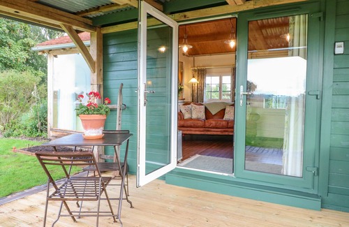 Rugeley Cottage | THE JENNY WRENNERY, romantic, character holiday cottage in Rugeley