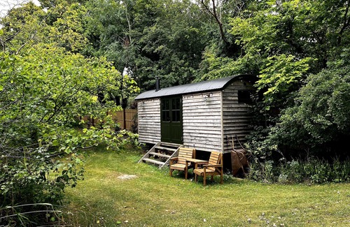 Hollingbourne Cabin | The Jolly Potter Luxury Equipped Shepherd's Hut