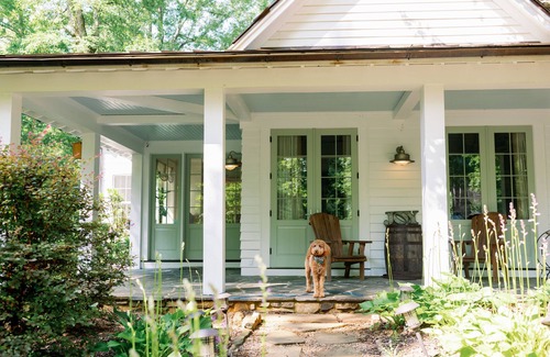 Clayton House | The JOY House- LUXE, Minutes to DWTN Clayton, Lake Burton & Club at Waterfall!