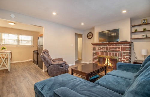 Wooded Estates House | The Joyce - Updated Wooded Estates 3 bedroom house, easy walk to stadium and Backer!