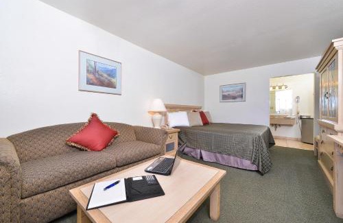 Tucson Hotel | The Kennedy Tucson, SureStay Collection by Best Western