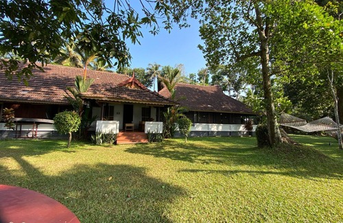 Mankombu Bed & Breakfast | The Kerala Heritage Villa on the shore of Backwaters - Pamba River Alleppey