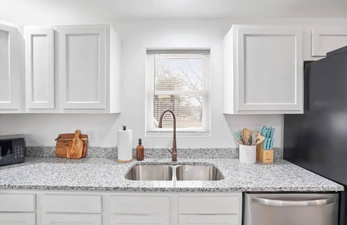 Logan House | The Kerlin House - Downtown Logan, Hocking Hills