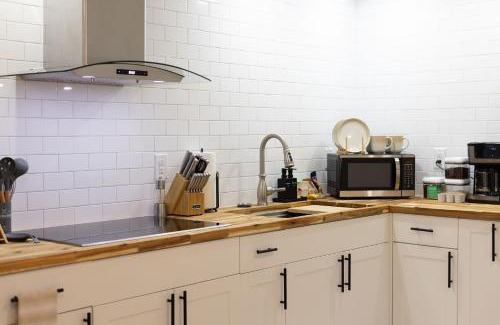 Gainesville Apartment | The Key Reno'd Historic 1BD 1 Mile to UF & DT