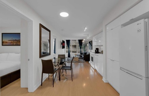 CityPlace Hotel | The Kimberly - 5 min to CN Tower - FREE Parking