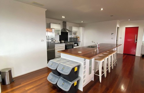 Cable Bay House | The King's Keep