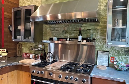 Anderson Valley House | The Knotty Oak - Homestead - House #1 of 3 - Walk to wineries/dinner/Lemons Mkt!