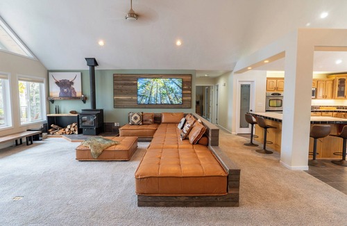 Lyle House | The L77 Ranch Hide-Out: A Forested Stay in Lyle, WA