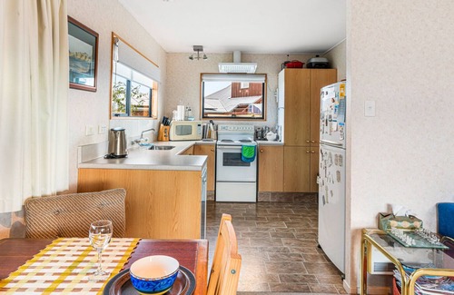 Lake Hawea House | The Lake Base - Lake Hāwea Holiday Home