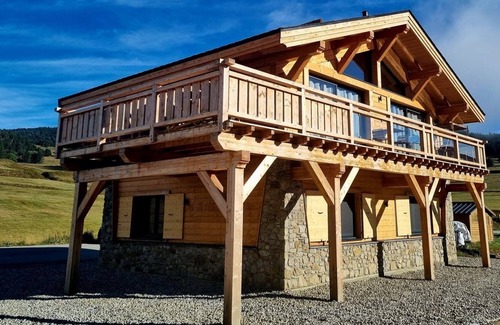 Puyvalador Ski Chalet | THE LAKE COTTAGE