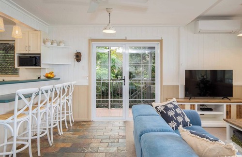 Tuggerawong House | The Lake Haus Spacious Waterfront Escape with Pool