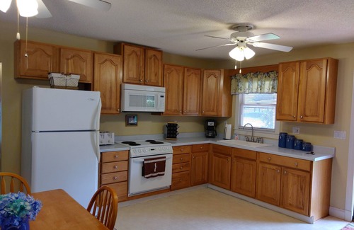 Eutawville House | The Lake House at Turtle Cove: Cozy relaxing lake home with dock on wooded lot.