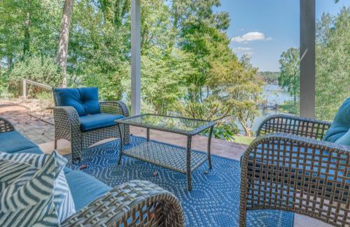 Moneta House | The Lake House on Sunset Point
